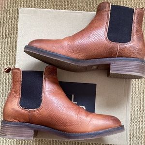 NWB BULLBOXER Chelsea boots Emma sz 6